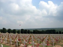 1200px-Cemetery_Verdun_1