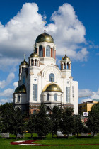 600px-Yekaterinburg_cathedral_on_the_blood_2007